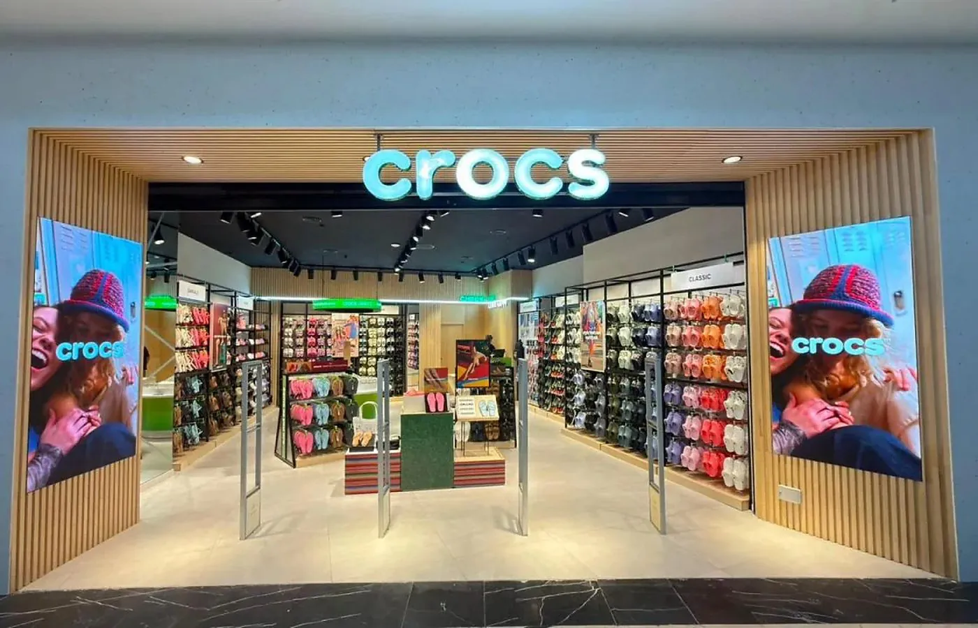 Façade de la boutique Crocs du Tanger Mall, terminée