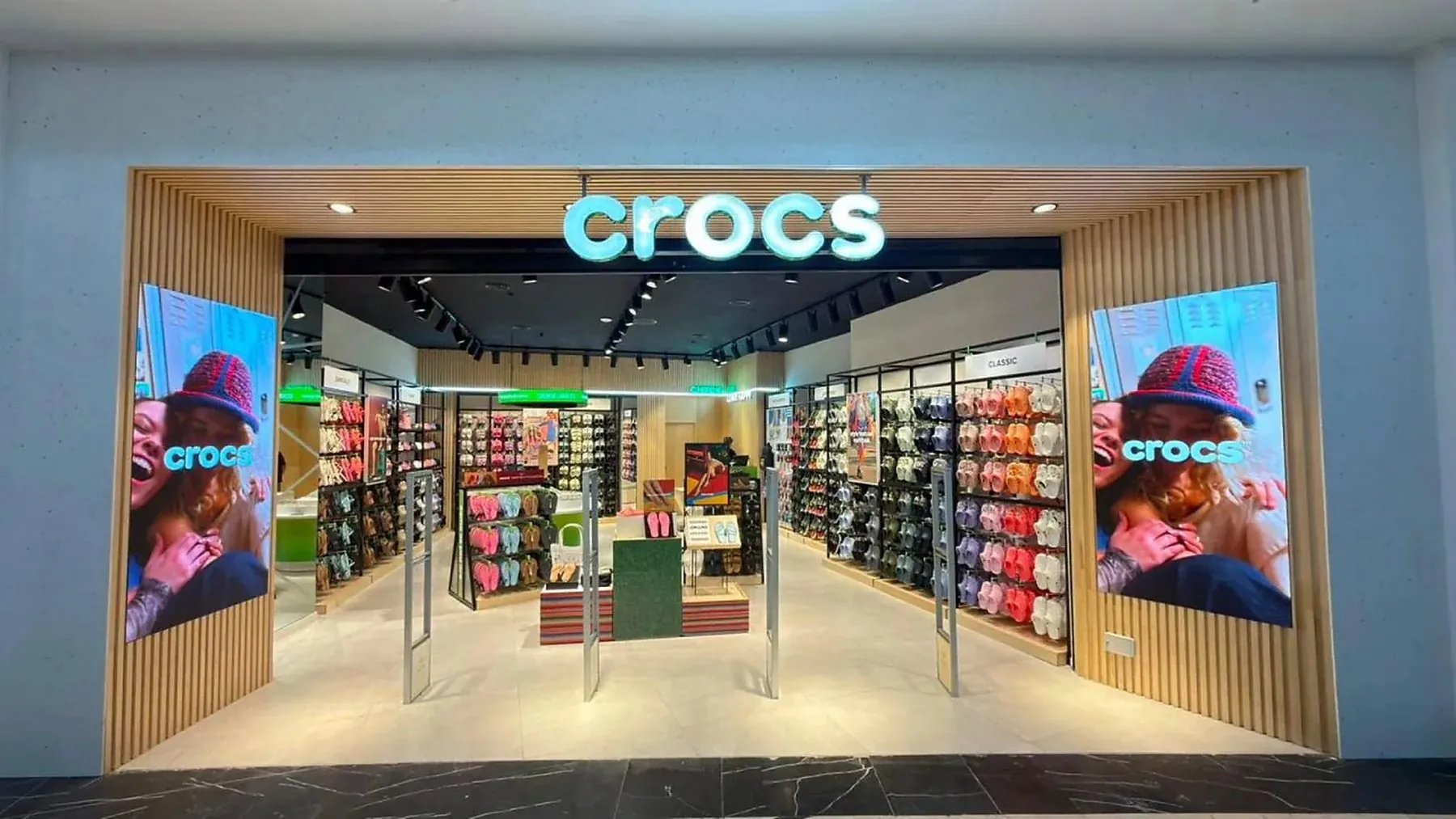 Façade de la boutique Crocs du Tanger Mall, terminée